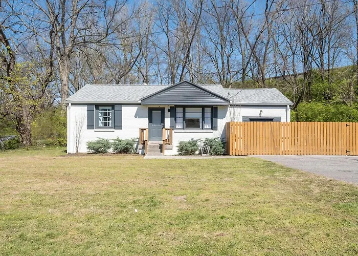 The Titan - Pet-Friendly Bungalow